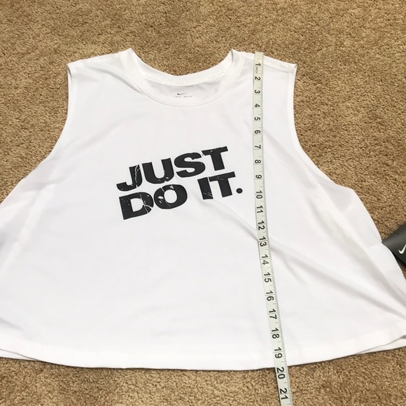 NWT! NIKE white Just Do It cropped sports tee - Picture 7 of 8